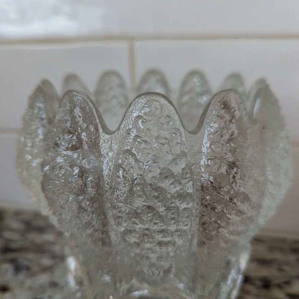 Vintage Vase Container Unique Clear Textured Glass Coral Floral Design Heavy - Picture 8 of 8